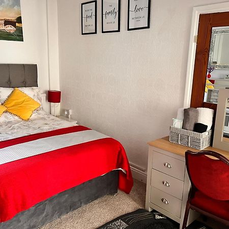 Victoria House - Self Catering Quiet Guesthouse - Adult Singles And Couples Only Μπλάκπουλ Εξωτερικό φωτογραφία