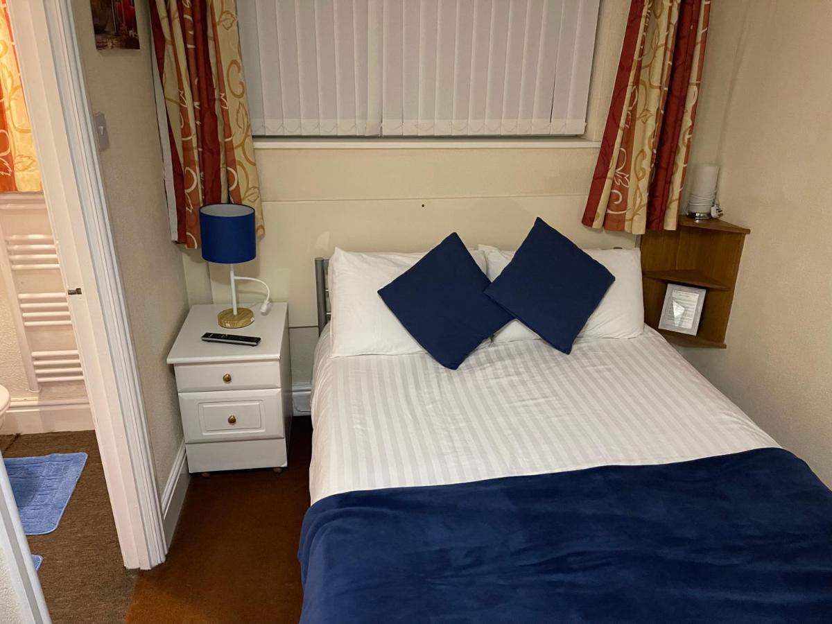 Victoria House - Self Catering Quiet Guesthouse - Adult Singles And Couples Only Μπλάκπουλ Εξωτερικό φωτογραφία
