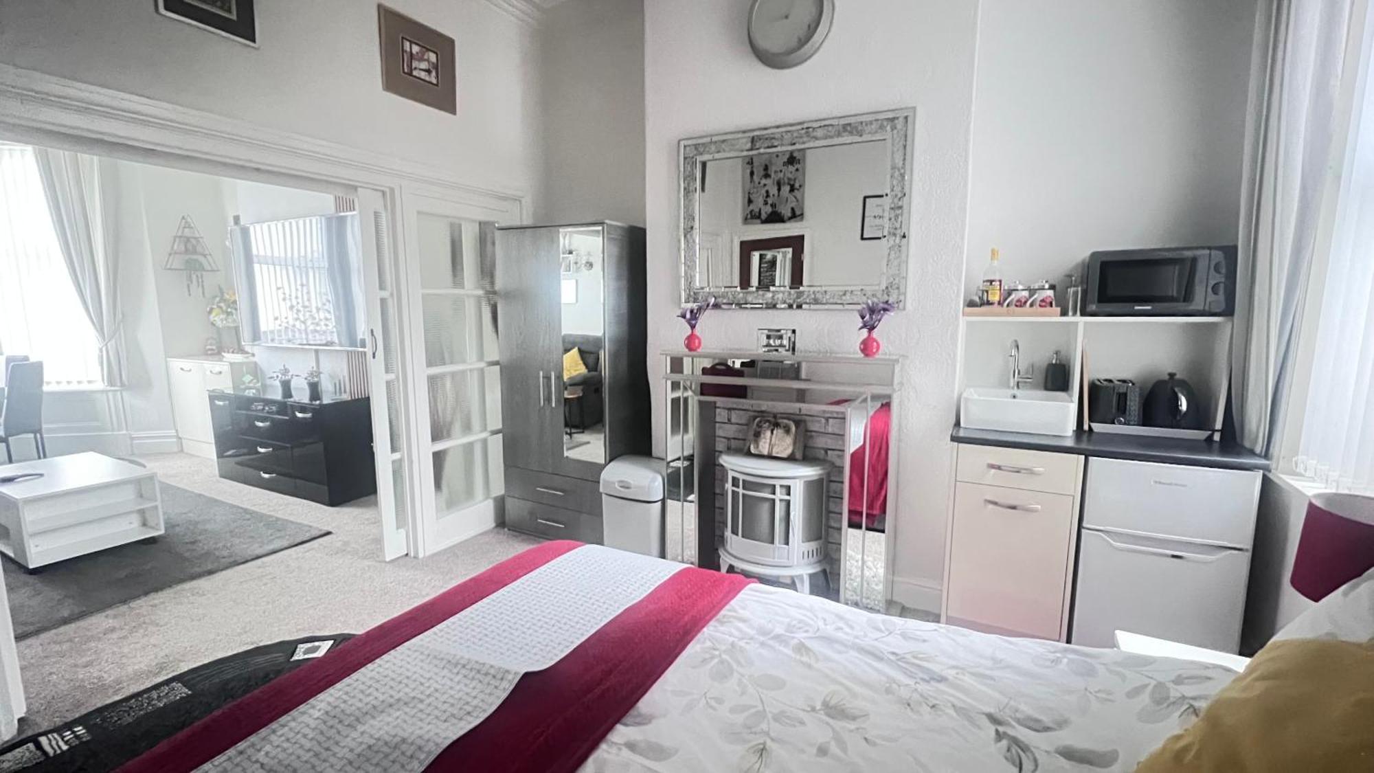 Victoria House - Self Catering Quiet Guesthouse - Adult Singles And Couples Only Μπλάκπουλ Εξωτερικό φωτογραφία