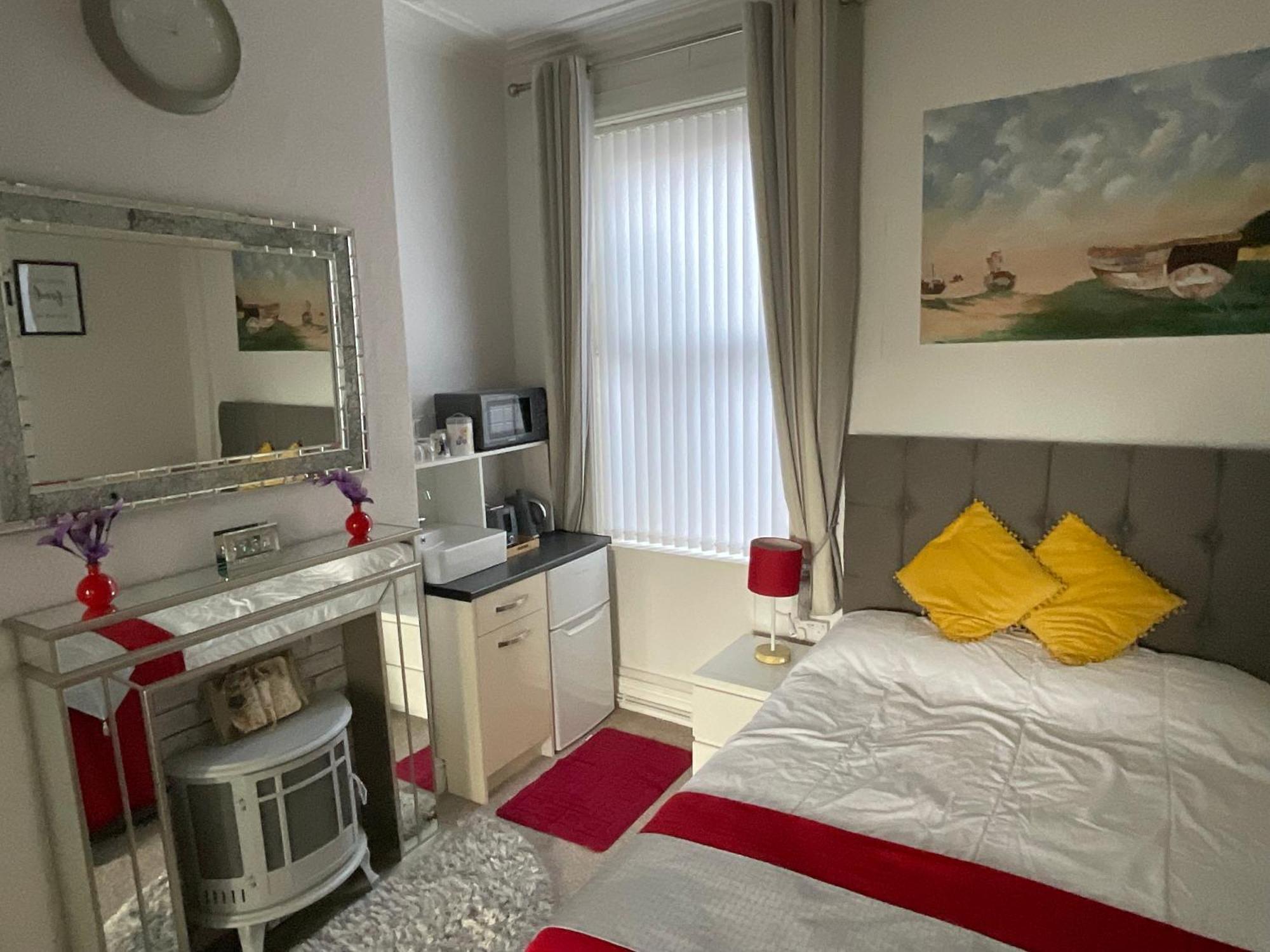 Victoria House - Self Catering Quiet Guesthouse - Adult Singles And Couples Only Μπλάκπουλ Εξωτερικό φωτογραφία